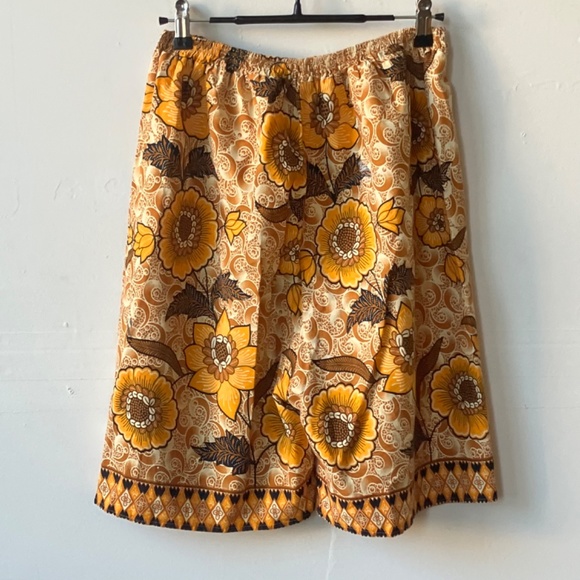 Yellow and Brown vintage 70s Short Set - Picture 5 of 14